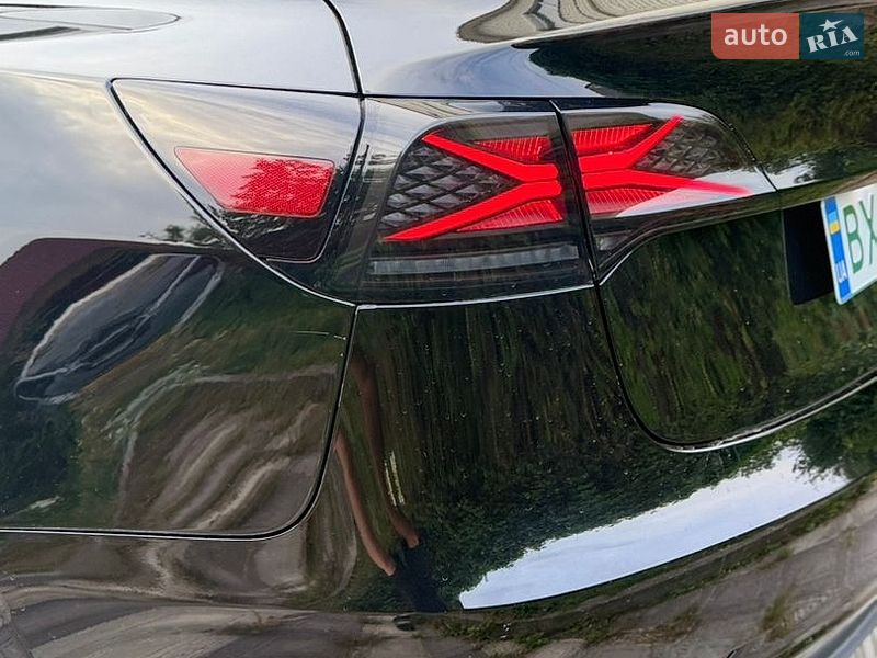 Седан Tesla Model 3 2023 в Хмельницком