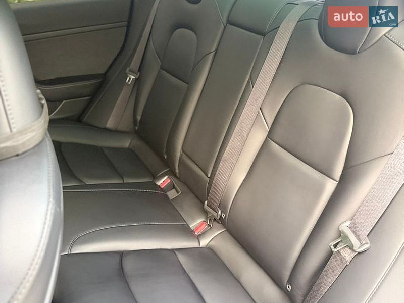 Седан Tesla Model 3 2023 в Хмельницком