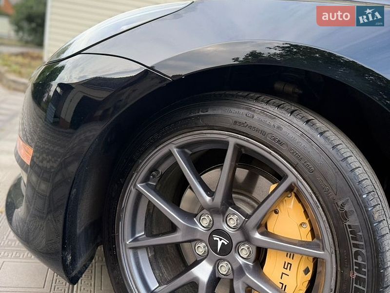 Седан Tesla Model 3 2023 в Хмельницком