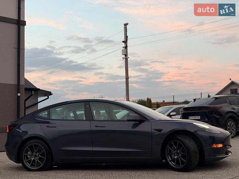 Седан Tesla Model 3 2024 в Дрогобыче