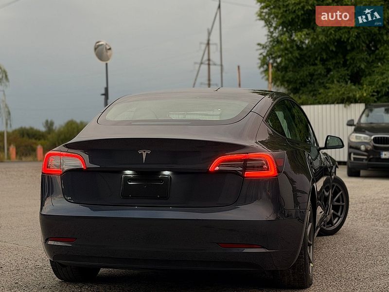 Седан Tesla Model 3 2024 в Дрогобыче