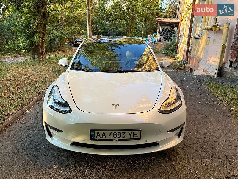 Седан Tesla Model 3 2018 в Киеве