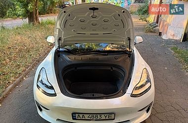 Седан Tesla Model 3 2018 в Киеве
