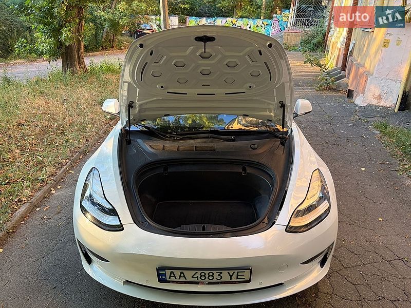 Седан Tesla Model 3 2018 в Киеве
