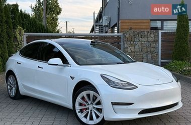 Седан Tesla Model 3 2020 в Стрые