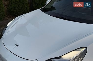 Седан Tesla Model 3 2020 в Стрые