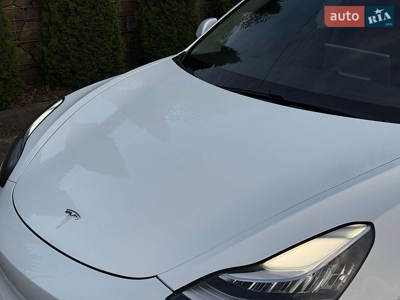 Седан Tesla Model 3 2020 в Стрые