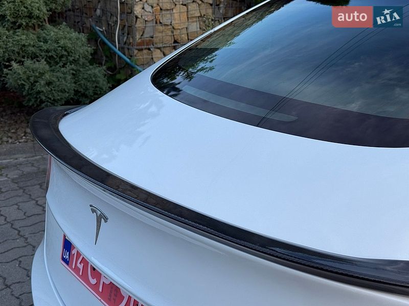 Седан Tesla Model 3 2020 в Стрые