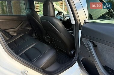 Седан Tesla Model 3 2020 в Стрые