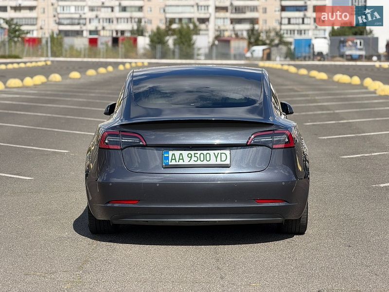 Седан Tesla Model 3 2018 в Киеве