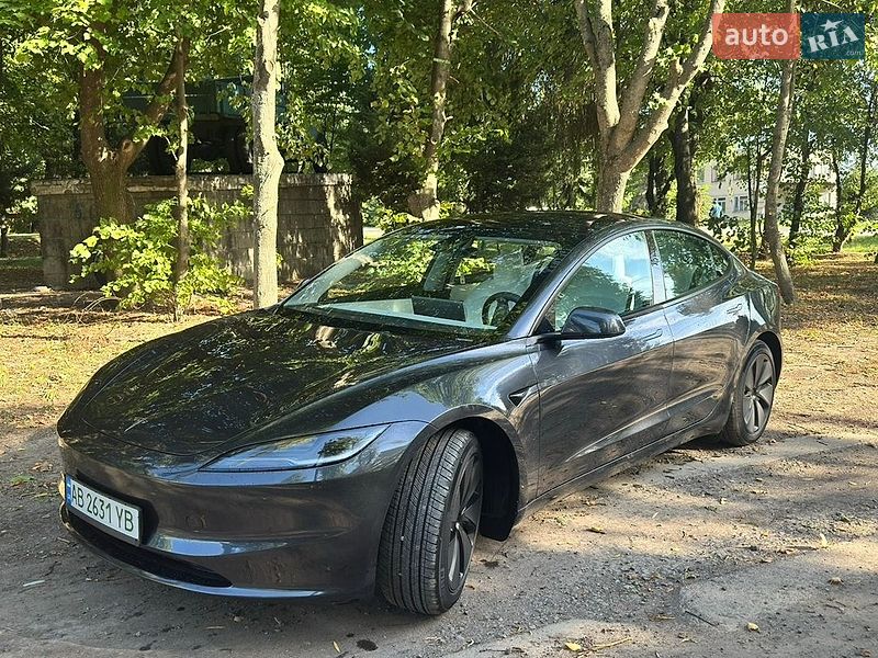 Седан Tesla Model 3 2024 в Виннице