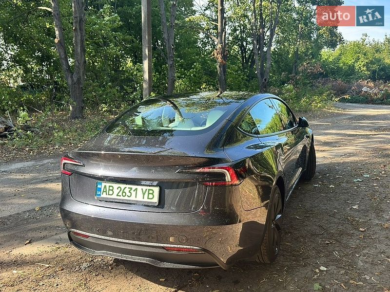 Седан Tesla Model 3 2024 в Виннице