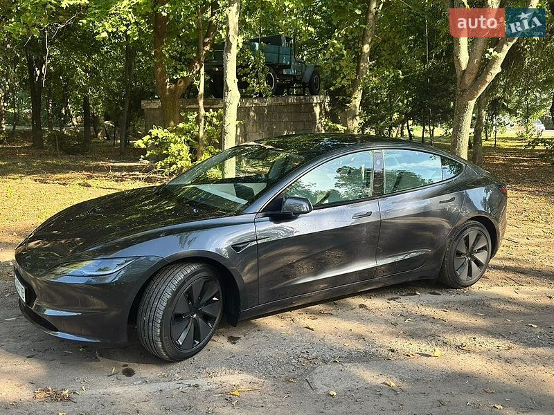 Седан Tesla Model 3 2024 в Виннице
