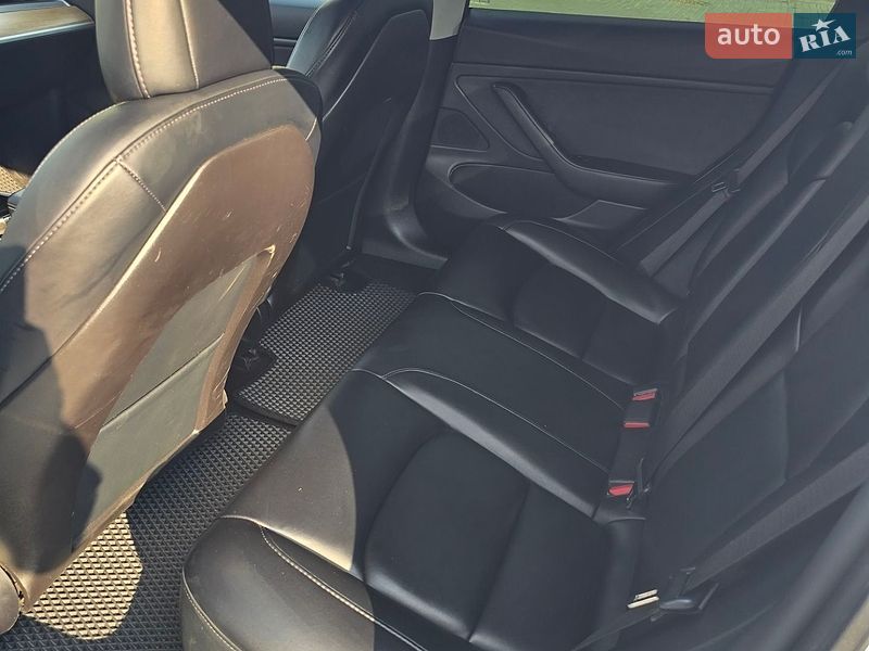 Седан Tesla Model 3 2020 в Дрогобичі