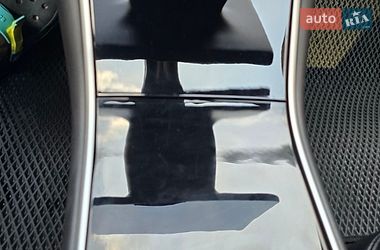 Седан Tesla Model 3 2020 в Дрогобичі