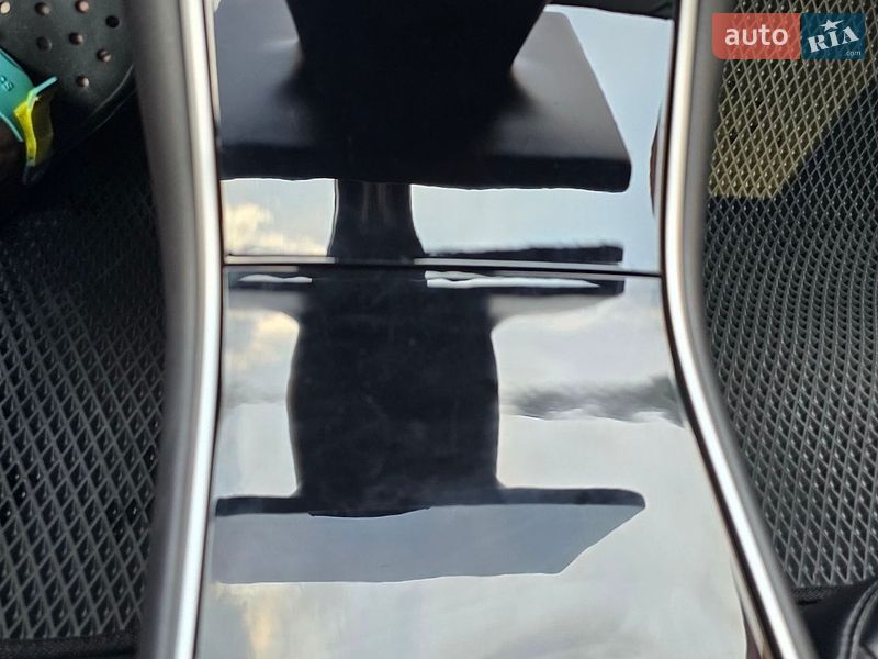Седан Tesla Model 3 2020 в Дрогобичі