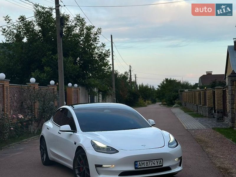 Седан Tesla Model 3 2023 в Житомирі