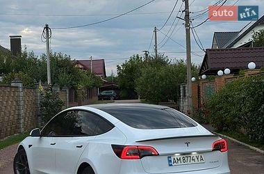 Седан Tesla Model 3 2023 в Житомирі