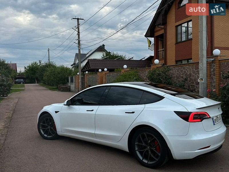 Седан Tesla Model 3 2023 в Житомирі