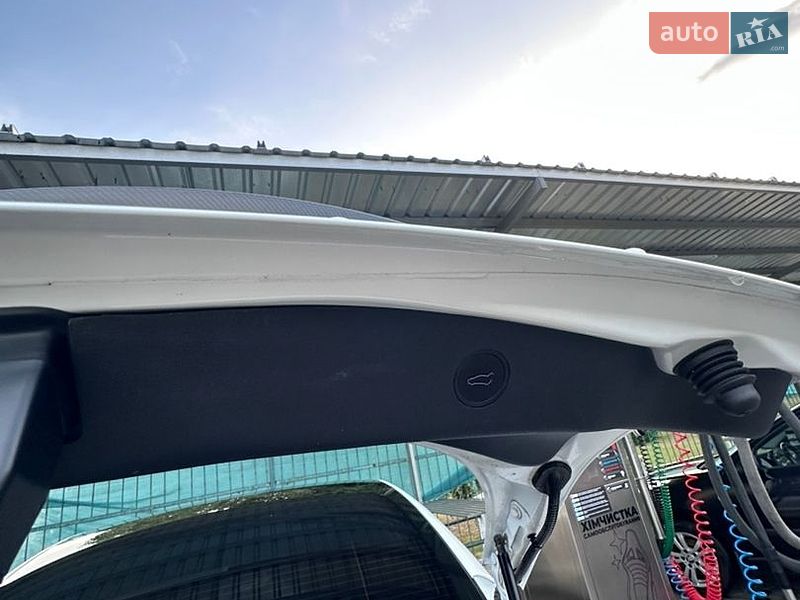 Седан Tesla Model 3 2023 в Житомирі