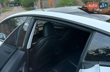 Седан Tesla Model 3 2023 в Житомирі