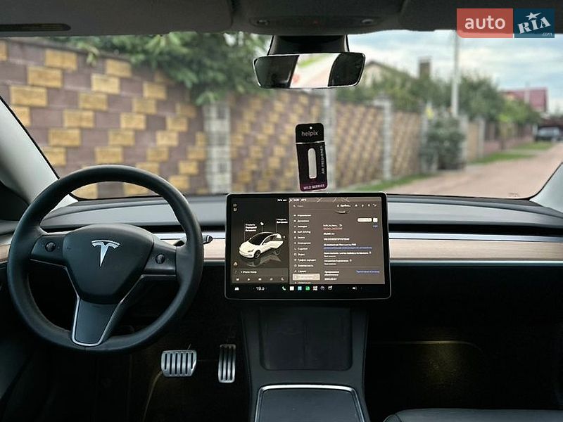 Седан Tesla Model 3 2023 в Житомирі