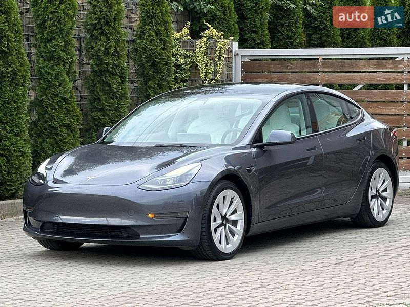 Седан Tesla Model 3 2023 в Стрые