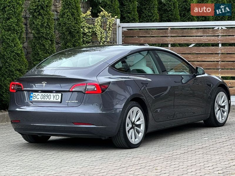 Седан Tesla Model 3 2023 в Стрые