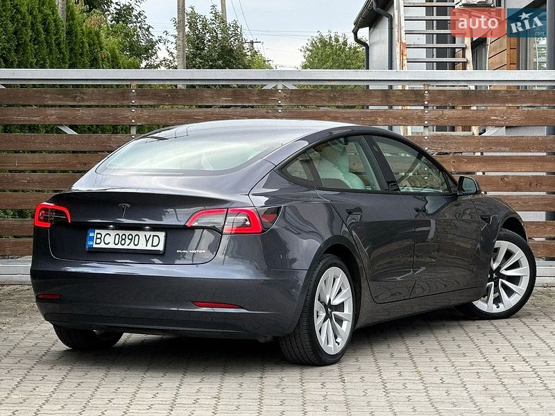 Седан Tesla Model 3 2023 в Стрые