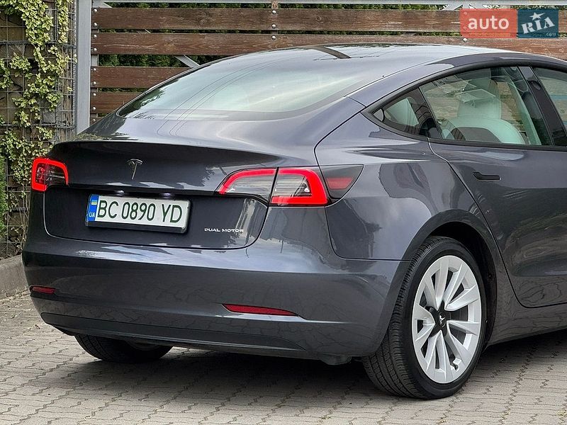 Седан Tesla Model 3 2023 в Стрые