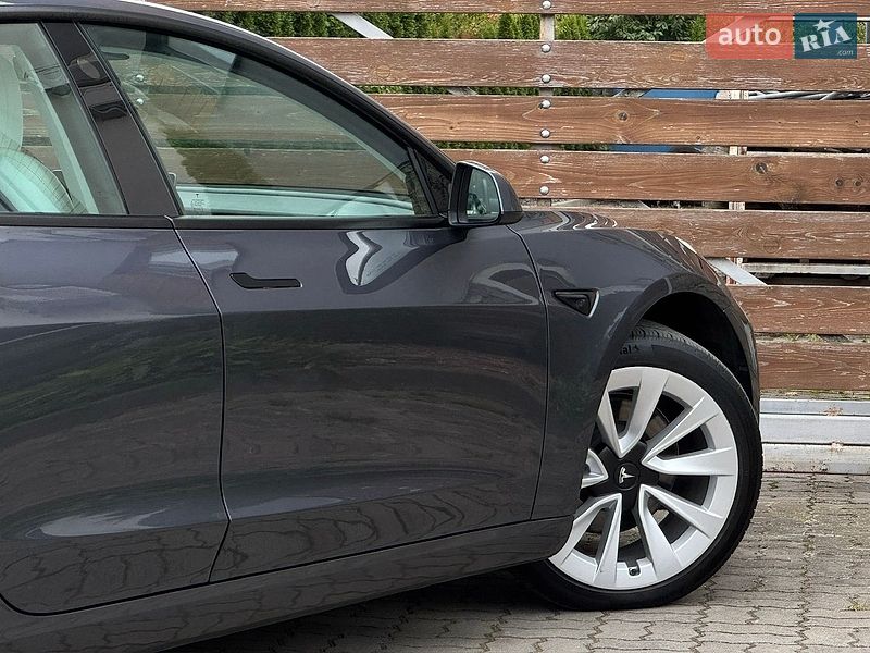 Седан Tesla Model 3 2023 в Стрые