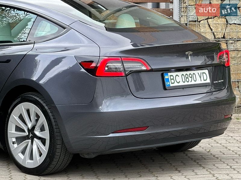 Седан Tesla Model 3 2023 в Стрые