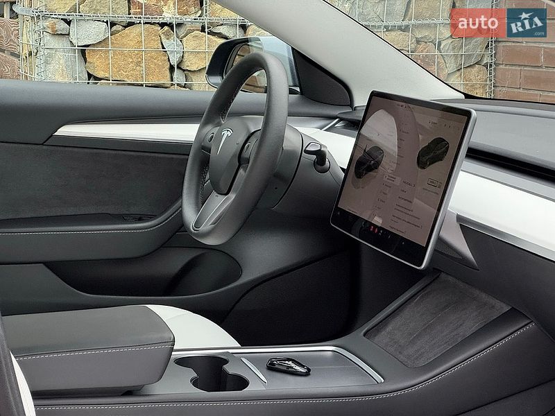 Седан Tesla Model 3 2023 в Стрые