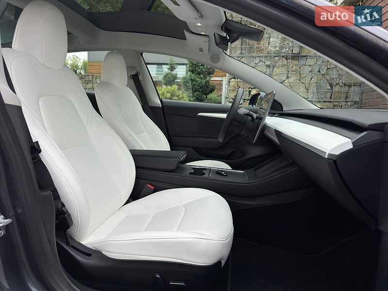 Седан Tesla Model 3 2023 в Стрые