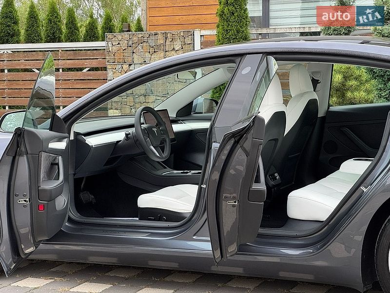 Седан Tesla Model 3 2023 в Стрые