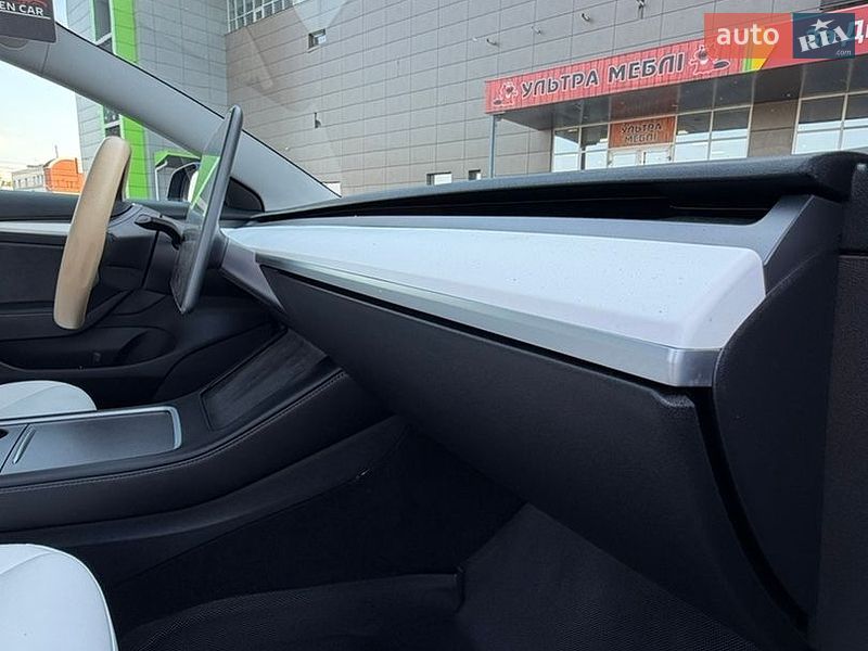 Седан Tesla Model 3 2021 в Кривому Розі