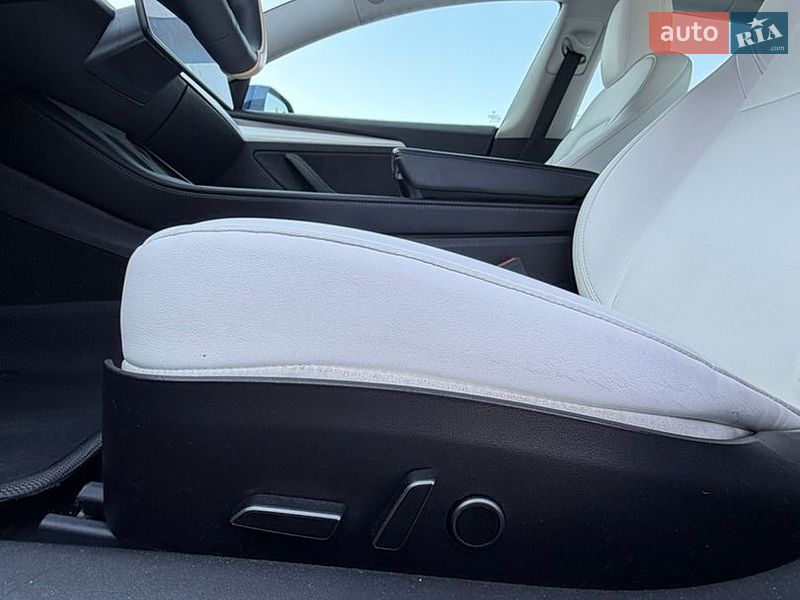 Седан Tesla Model 3 2021 в Кривому Розі