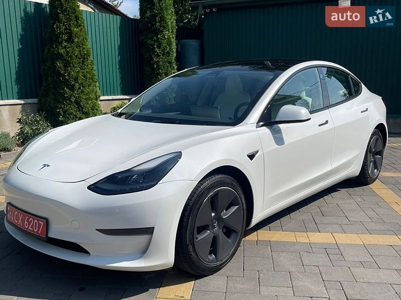 Седан Tesla Model 3 2023 в Моршине