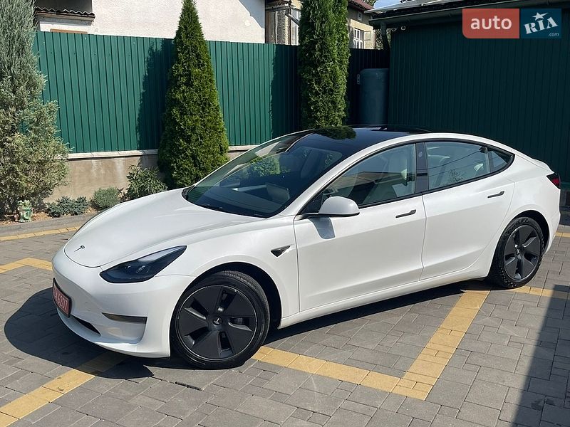Седан Tesla Model 3 2023 в Моршине