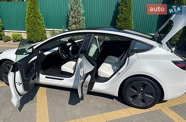 Седан Tesla Model 3 2023 в Моршине