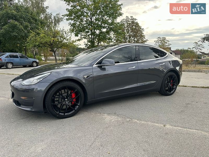Седан Tesla Model 3 2018 в Звягеле