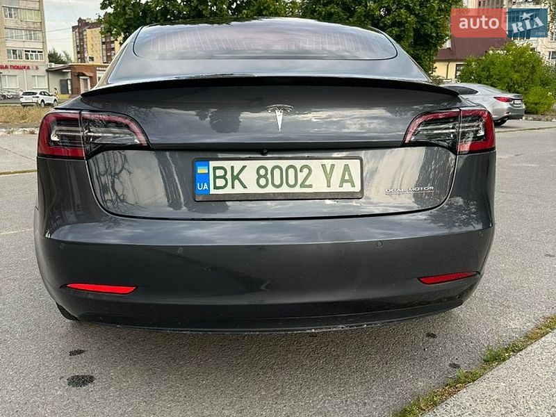 Седан Tesla Model 3 2018 в Звягеле