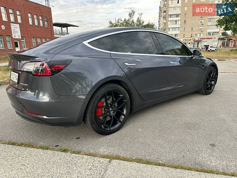 Седан Tesla Model 3 2018 в Звягеле