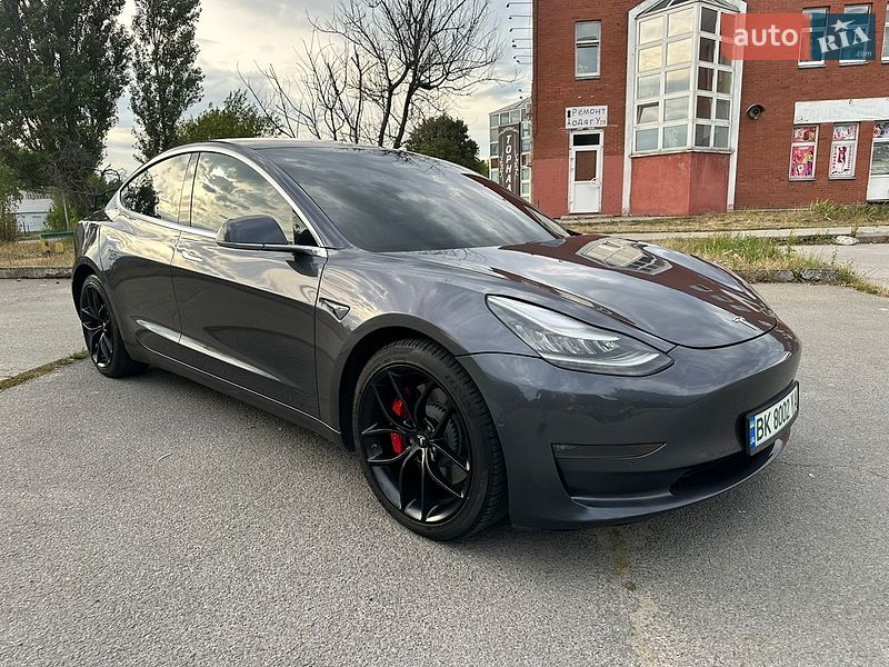Седан Tesla Model 3 2018 в Звягеле