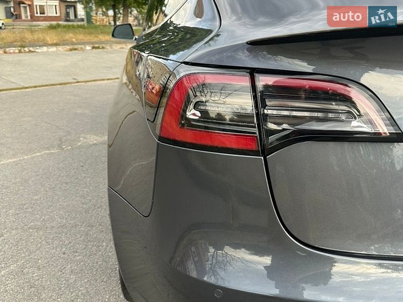 Седан Tesla Model 3 2018 в Звягеле