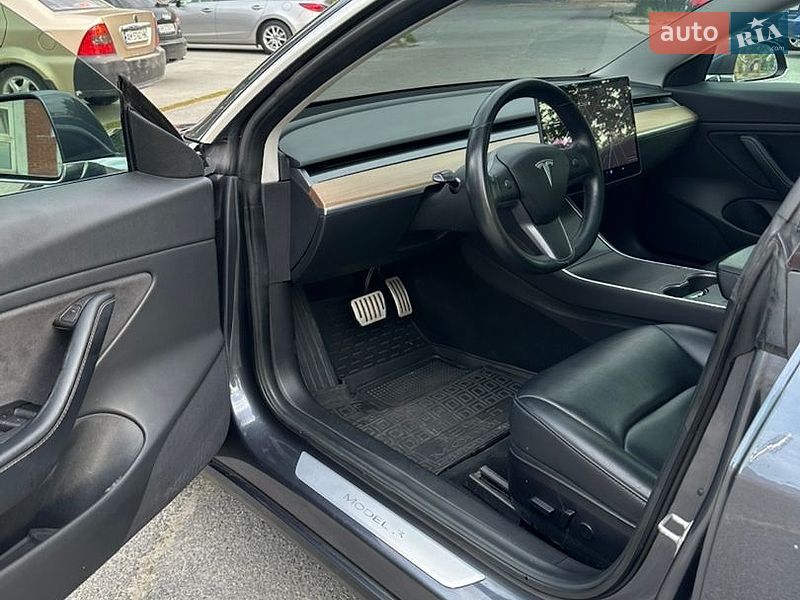 Седан Tesla Model 3 2018 в Звягеле