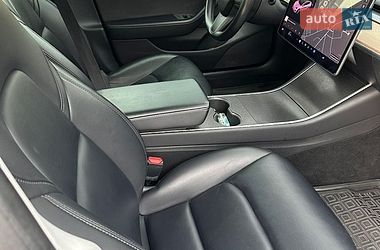 Седан Tesla Model 3 2018 в Звягеле