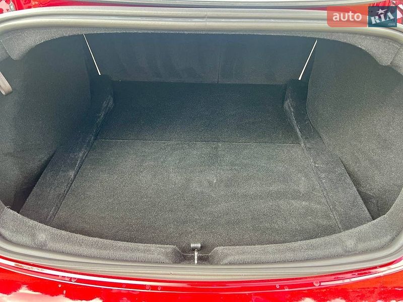 Седан Tesla Model 3 2024 в Киеве