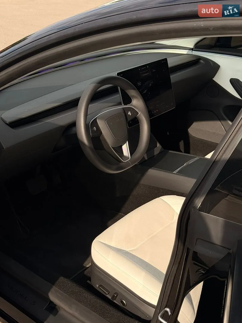 2025 Tesla Model 3 - мініатюра 9