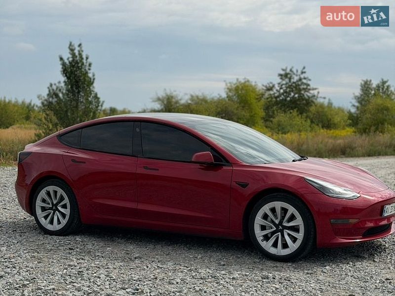 Седан Tesla Model 3 2022 в Києві